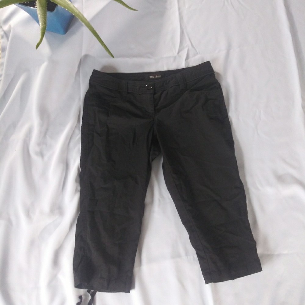 🌻& 4/25!! WhiteHouseBlackMarket Capris sz 2 (A26)